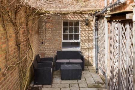 Regency Apartment - Private Entrance & Courtyard Cheltenham Luaran gambar